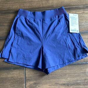 Stretch Woven Relaxed Fit HR Short Lululemon NWT Small